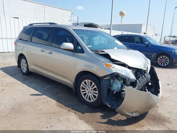 2017 TOYOTA SIENNA XLE PREMIUM 8 PASSENGER
