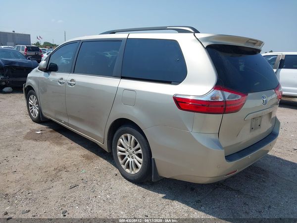 2017 TOYOTA SIENNA XLE PREMIUM 8 PASSENGER