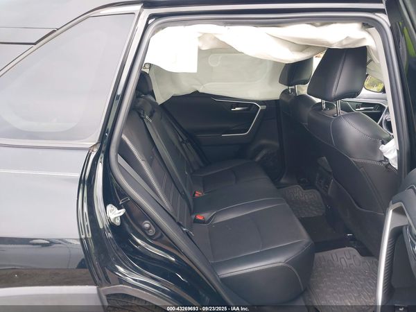 2019 TOYOTA RAV4 LIMITED — I8