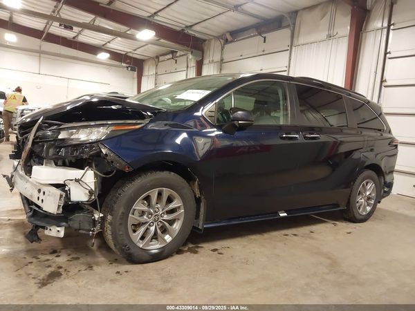 2022 TOYOTA SIENNA XLE