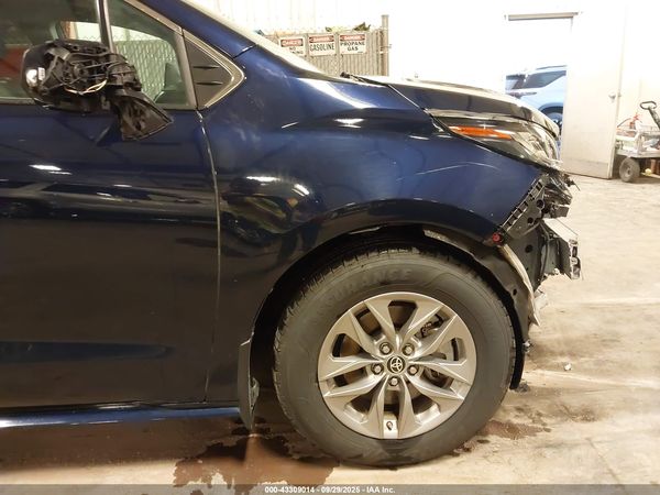 2022 TOYOTA SIENNA XLE