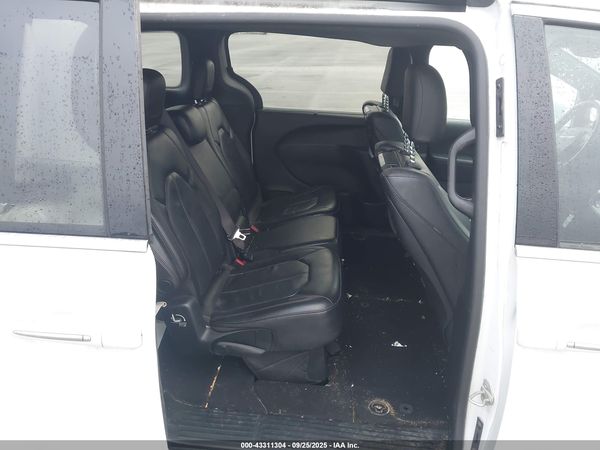 2019 CHRYSLER PACIFICA — I8