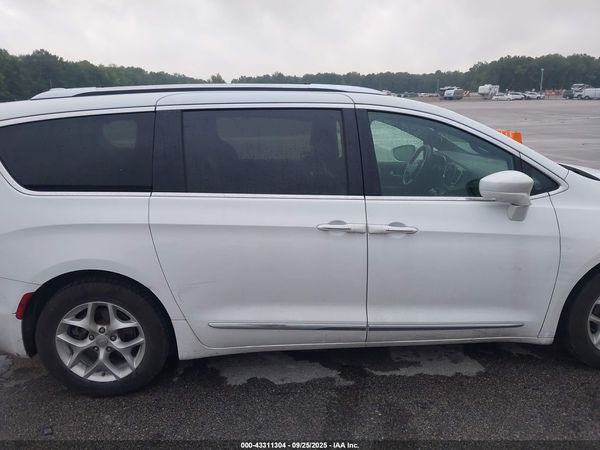 2019 CHRYSLER PACIFICA — I116