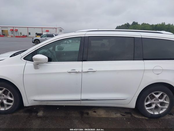 2019 CHRYSLER PACIFICA — I117