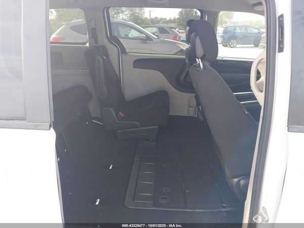 2016 DODGE GRAND CARAVAN SE — I8