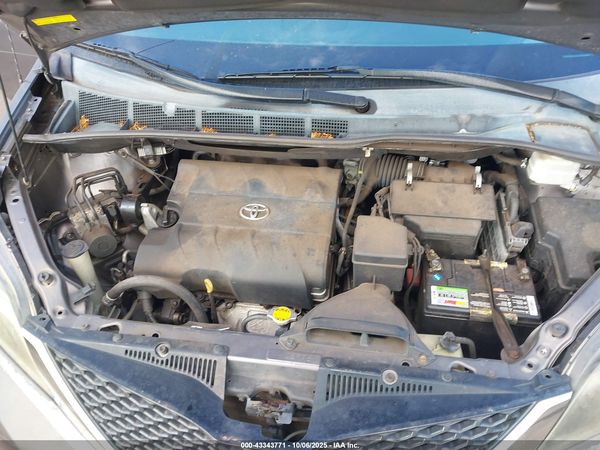 2013 TOYOTA SIENNA SE 8 PASSENGER