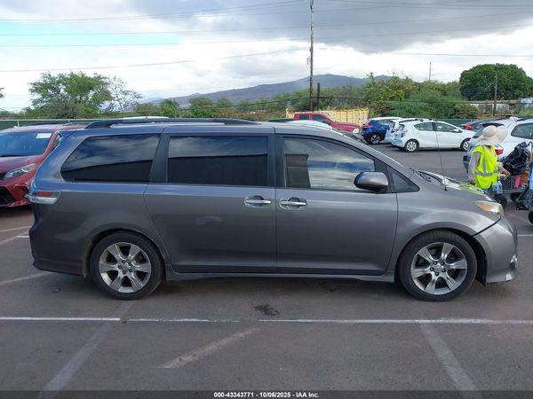 2013 TOYOTA SIENNA SE 8 PASSENGER