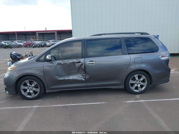 2013 TOYOTA SIENNA SE 8 PASSENGER
