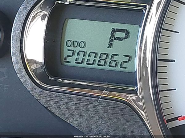 2013 TOYOTA SIENNA SE 8 PASSENGER