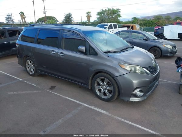 2013 TOYOTA SIENNA SE 8 PASSENGER