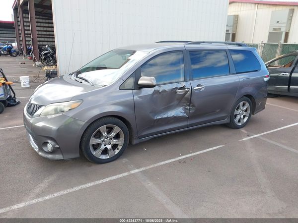 2013 TOYOTA SIENNA SE 8 PASSENGER