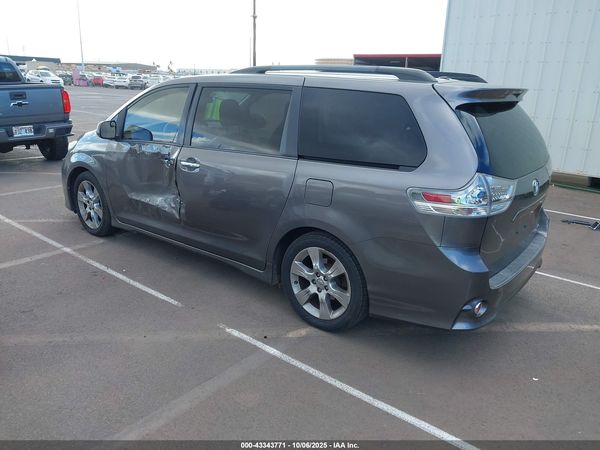 2013 TOYOTA SIENNA SE 8 PASSENGER