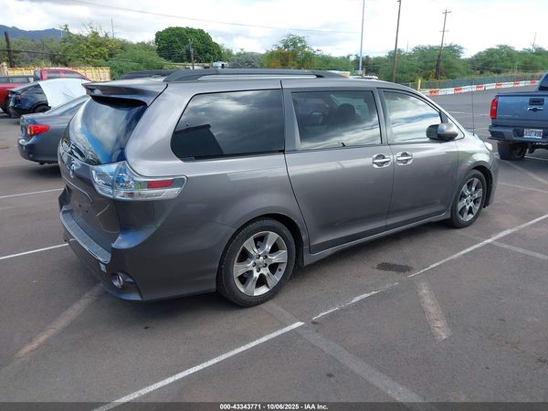 2013 TOYOTA SIENNA SE 8 PASSENGER