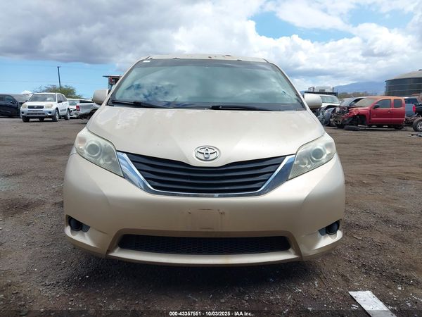 2012 TOYOTA SIENNA