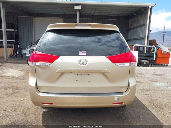 2012 TOYOTA SIENNA