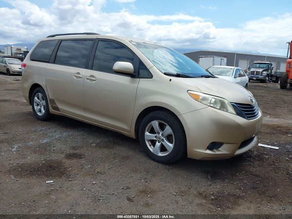 2012 TOYOTA SIENNA