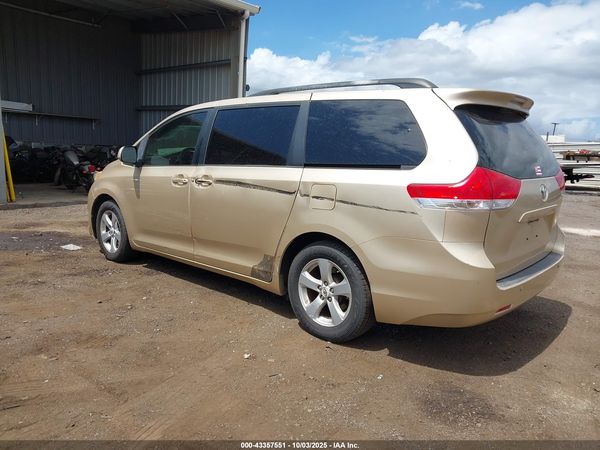 2012 TOYOTA SIENNA