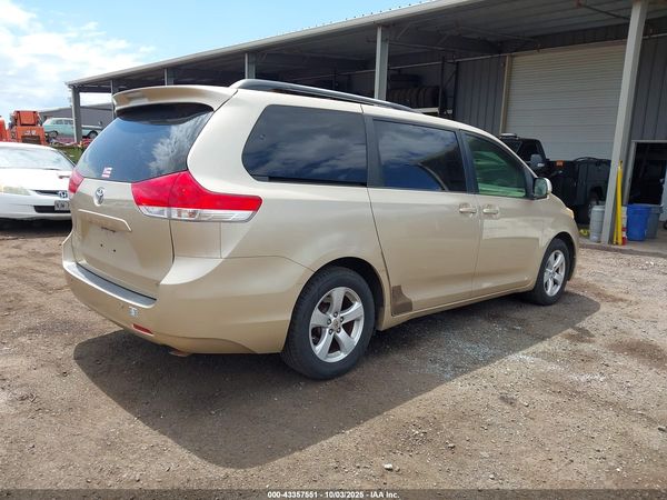 2012 TOYOTA SIENNA
