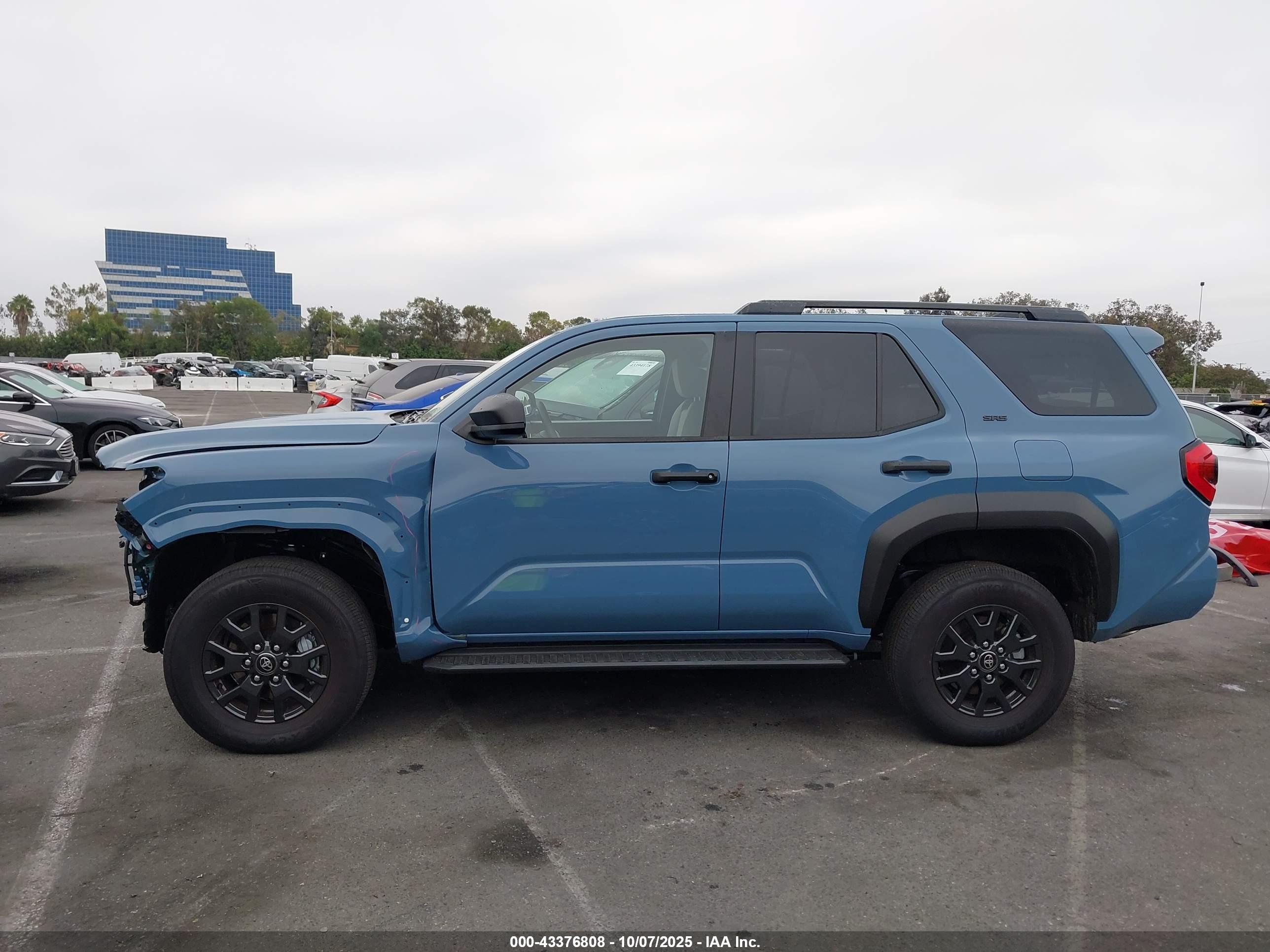2025 TOYOTA 4RUNNER SR5