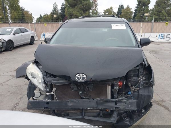 2013 TOYOTA SIENNA LE V6 8 PASSENGER