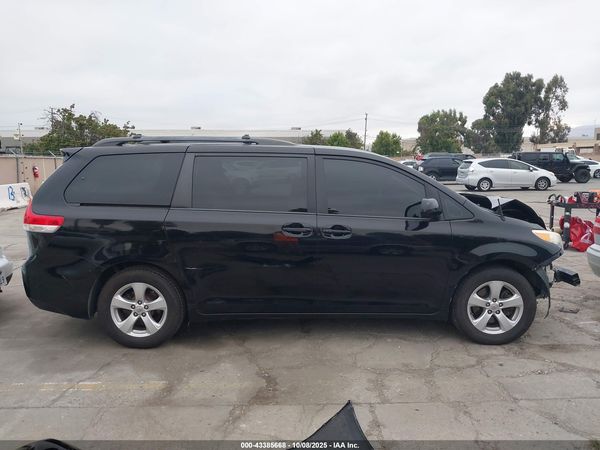2013 TOYOTA SIENNA LE V6 8 PASSENGER