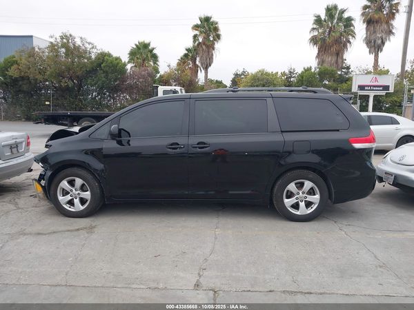2013 TOYOTA SIENNA LE V6 8 PASSENGER