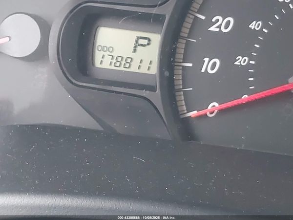 2013 TOYOTA SIENNA LE V6 8 PASSENGER