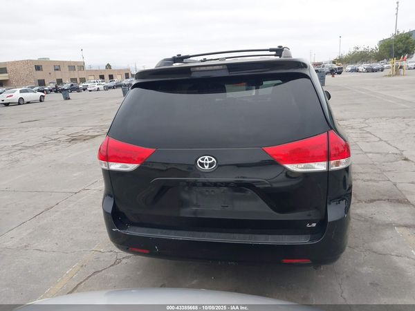 2013 TOYOTA SIENNA LE V6 8 PASSENGER