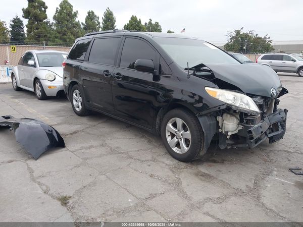 2013 TOYOTA SIENNA LE V6 8 PASSENGER