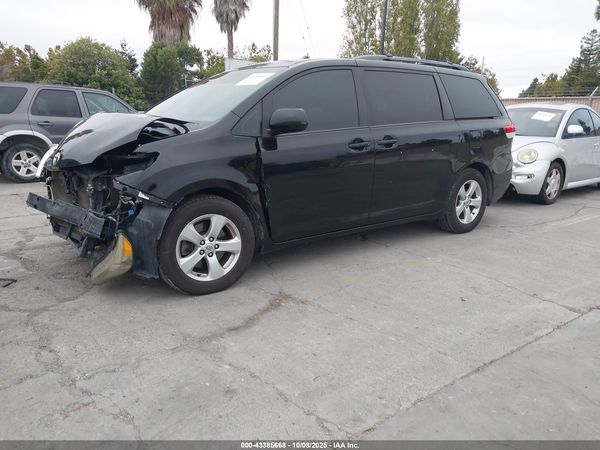 2013 TOYOTA SIENNA LE V6 8 PASSENGER