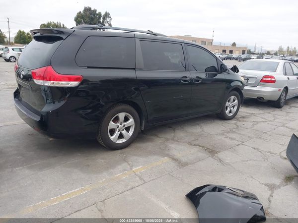 2013 TOYOTA SIENNA LE V6 8 PASSENGER