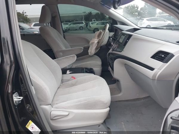 2013 TOYOTA SIENNA LE V6 8 PASSENGER