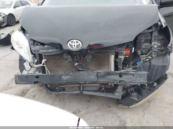 2013 TOYOTA SIENNA LE V6 8 PASSENGER