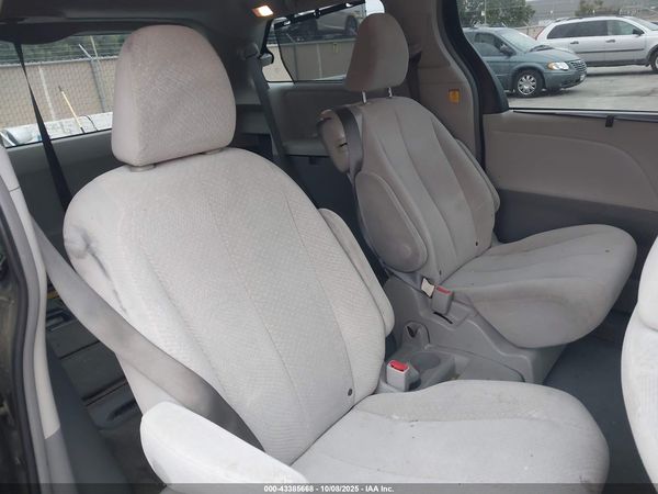 2013 TOYOTA SIENNA LE V6 8 PASSENGER