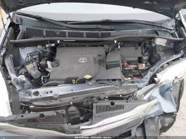 2013 TOYOTA SIENNA XLE V6 8 PASSENGER