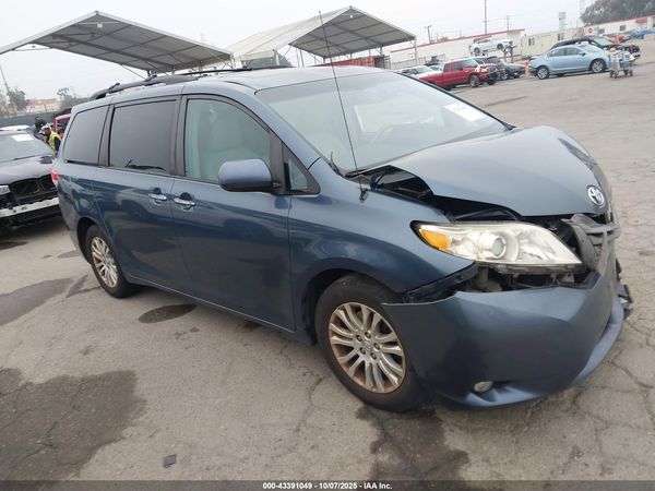 2013 TOYOTA SIENNA XLE V6 8 PASSENGER