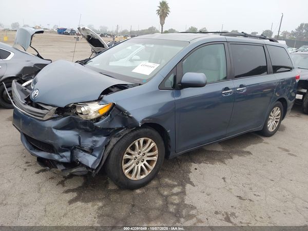 2013 TOYOTA SIENNA XLE V6 8 PASSENGER