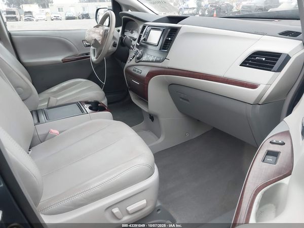 2013 TOYOTA SIENNA XLE V6 8 PASSENGER