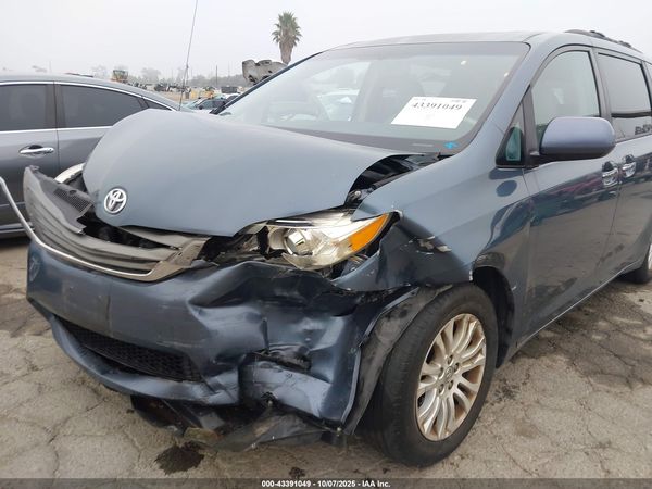 2013 TOYOTA SIENNA XLE V6 8 PASSENGER