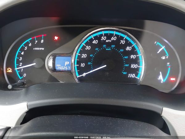 2013 TOYOTA SIENNA XLE V6 8 PASSENGER