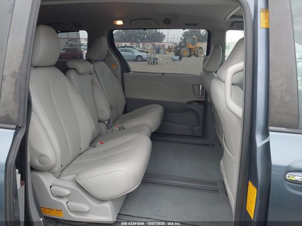2013 TOYOTA SIENNA XLE V6 8 PASSENGER