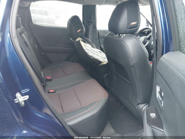 2025 NISSAN KICKS SR INTELLIGENT AWD — I8