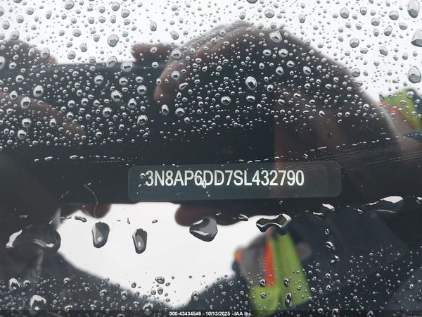 2025 NISSAN KICKS SR INTELLIGENT AWD — I9