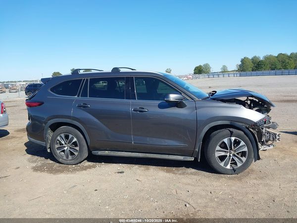 2022 TOYOTA HIGHLANDER HYBRID XLE