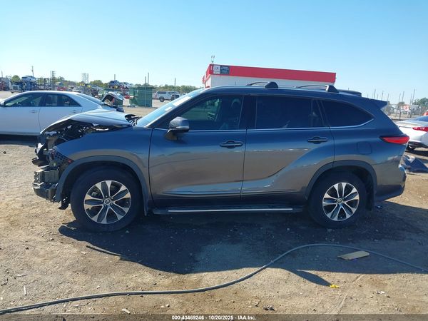 2022 TOYOTA HIGHLANDER HYBRID XLE