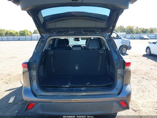 2022 TOYOTA HIGHLANDER HYBRID XLE