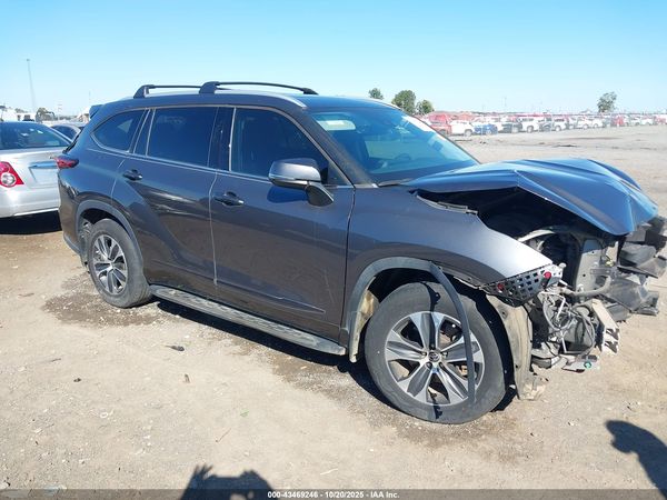 2022 TOYOTA HIGHLANDER HYBRID XLE