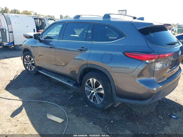 2022 TOYOTA HIGHLANDER HYBRID XLE