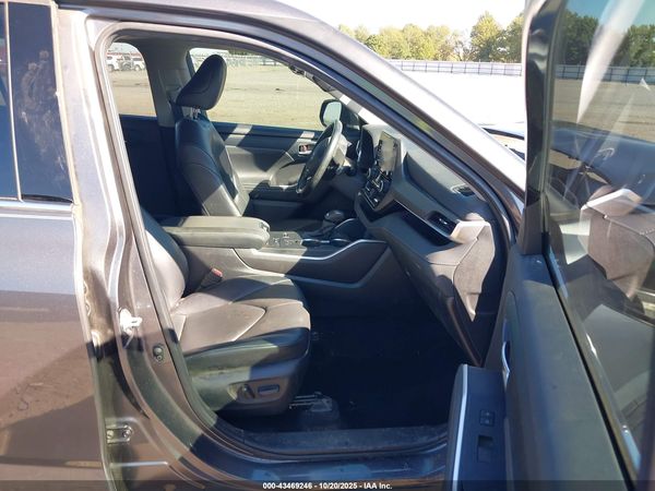 2022 TOYOTA HIGHLANDER HYBRID XLE