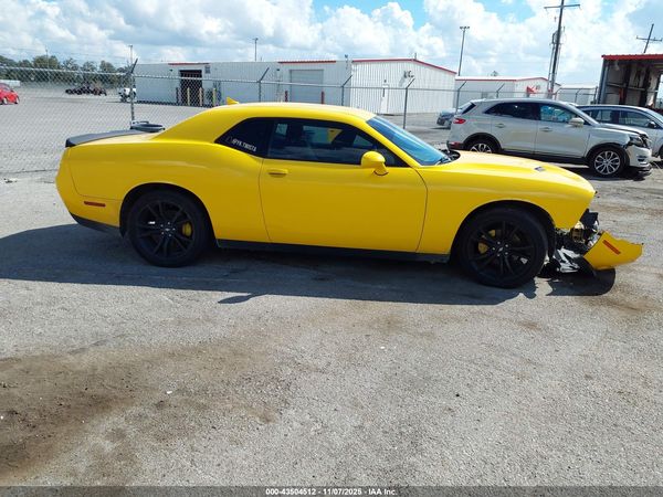 2017 DODGE CHALLENGER SXT
